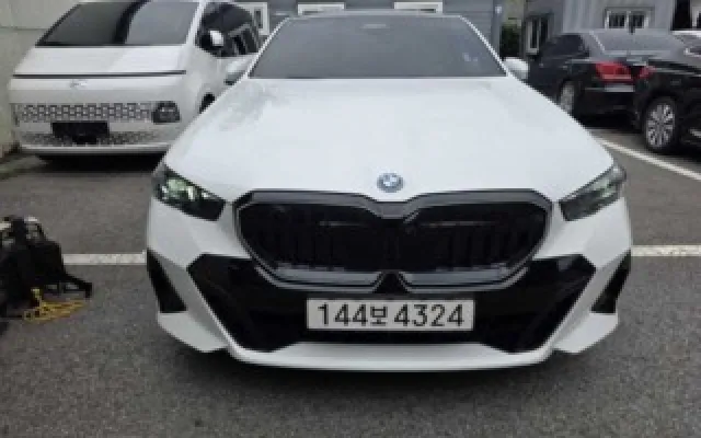 인천중고차거래사이트 5시리즈 (G60) 530e xDrive 매물 사진 4 - 2025/11 6,536km