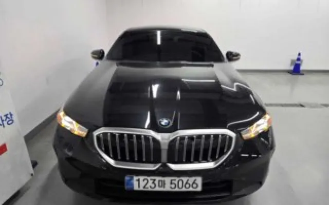 인천중고차거래사이트 5시리즈 (G60) 530i xDrive 매물 사진 6 - 2025/08 15,070km